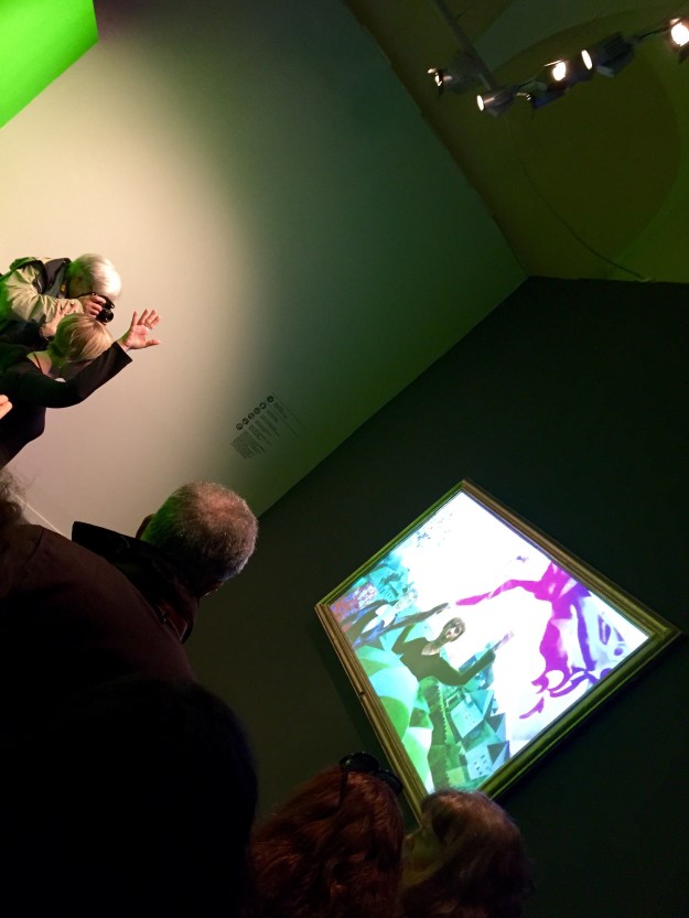 Mostra Chagall, Love and Life, a Roma al Chiostro del Bramante. Installazione interattiva. "Entra nel quadro e partecipa alla felicità di Bella e Marc".