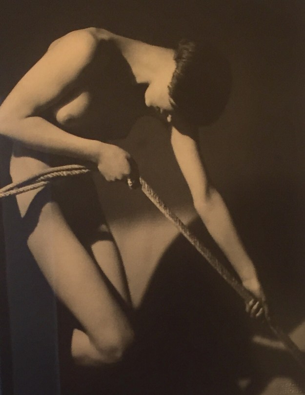 Frantisek Drtikol, Composition, Woman with rope, fotografia. Foto Safarik Art Magazine