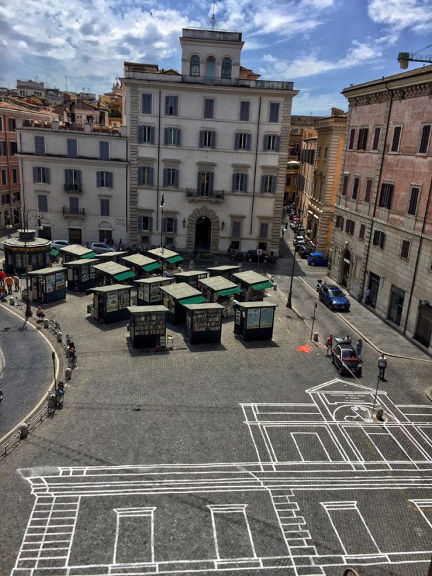 Disegno architettonico su Piazza Borghese a Roma. Foto Safarik Art Magazine