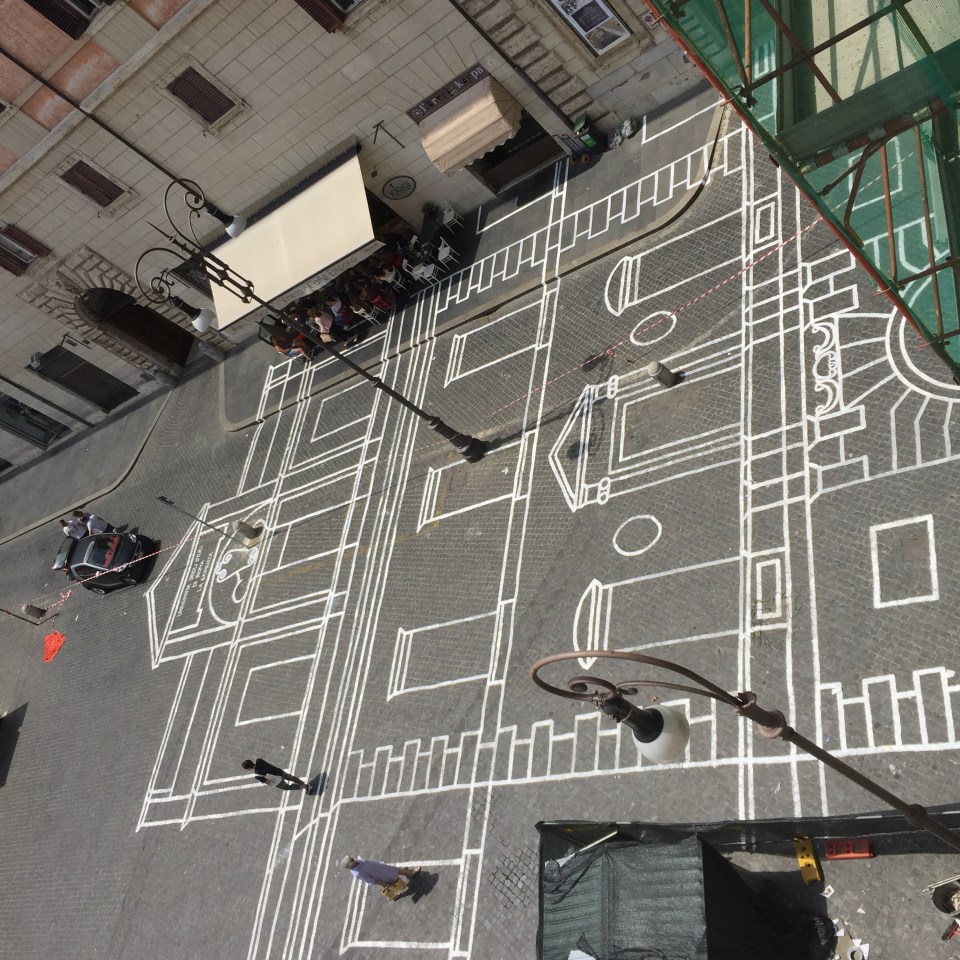 Disegno architettonico su Piazza Borghese a Roma. Foto Safarik Art Magazine