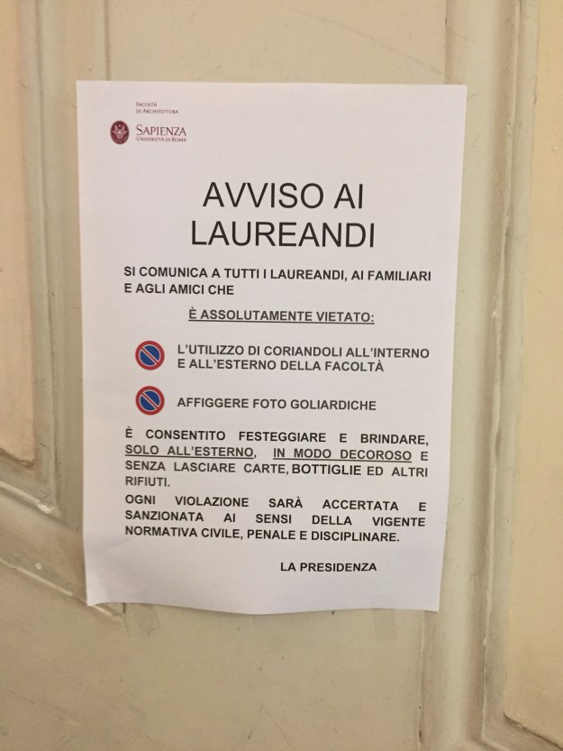 Avviso ai Laureandi. Facoltà di Architettura de La Sapienza di Roma. Foto Safarik Art Magazine