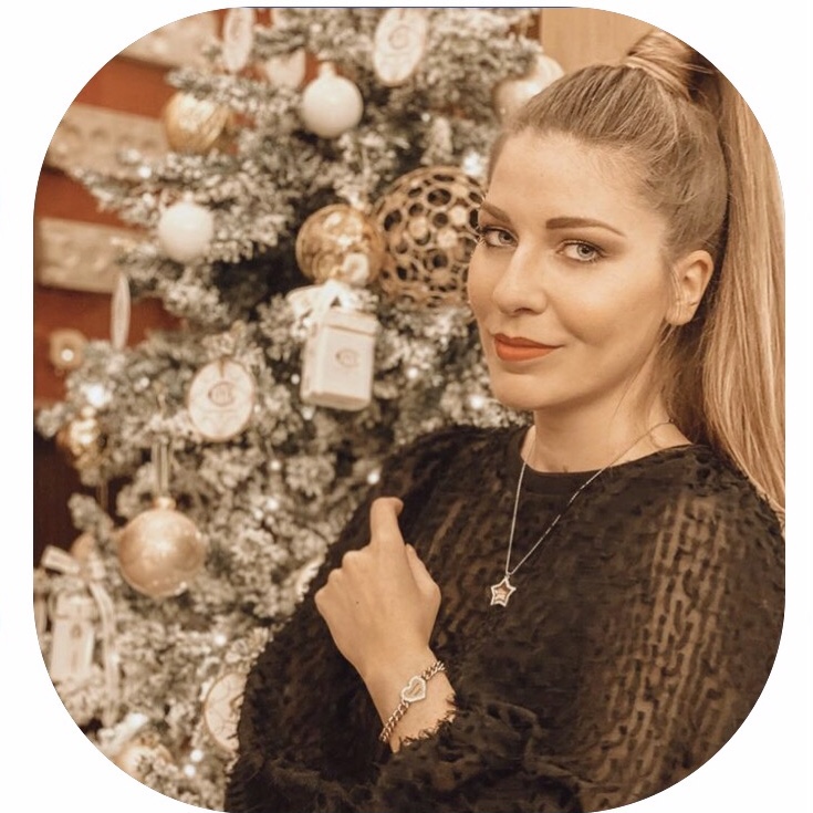 Evelina Helèna Novelli nella foto profilo di Clubhouse (EHN)