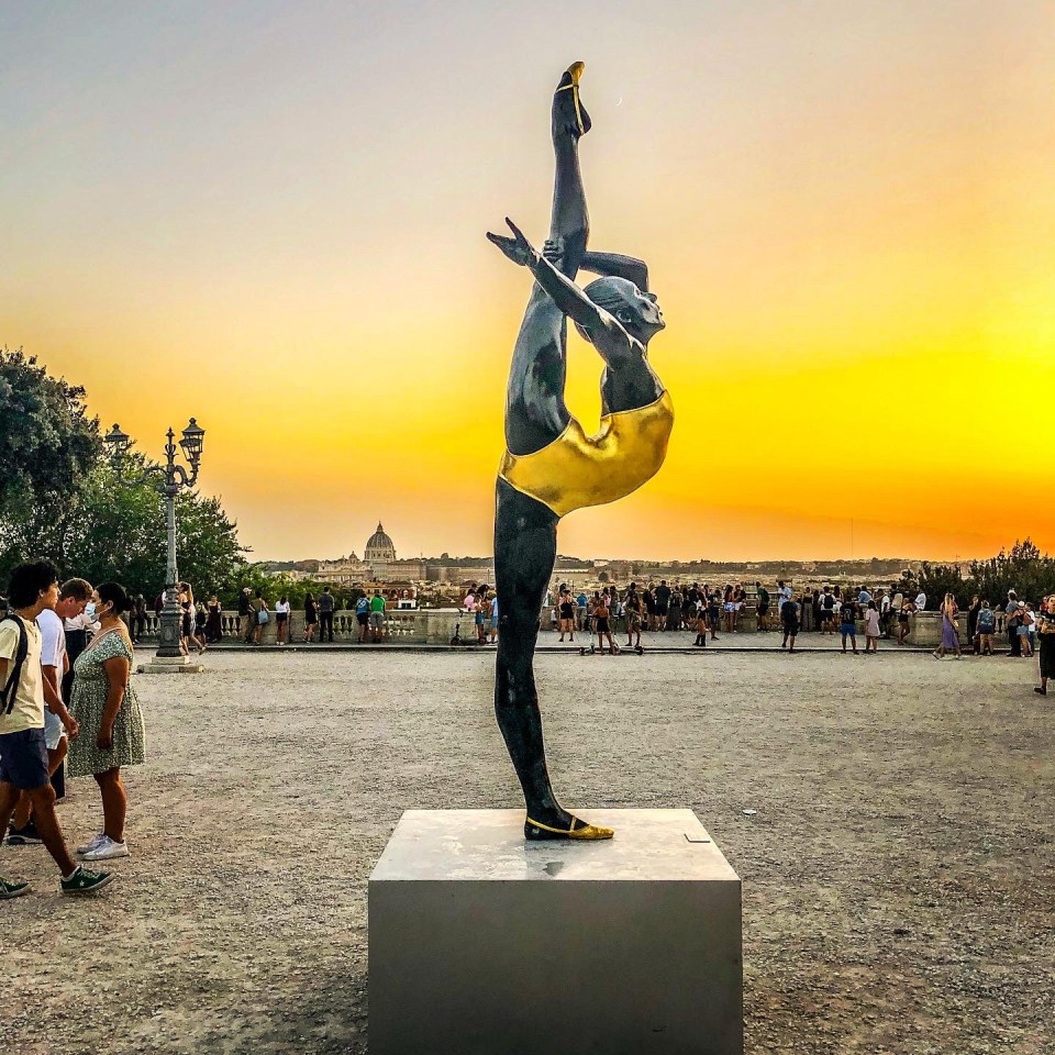 Carole A. Feuerman, Strength, Roma, Terrazza del Pincio, scultura